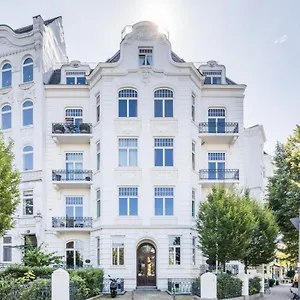 Generous Family-apartment With Two Seperate Bedrooms Close To The U-bahn Apartment